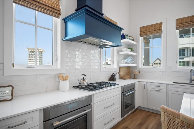 204 Coastline Dr, Port Aransas, TX 78373