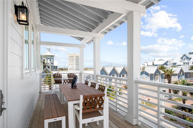 204 Coastline Dr, Port Aransas, TX 78373