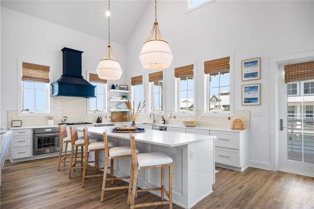 204 Coastline Dr, Port Aransas, TX 78373