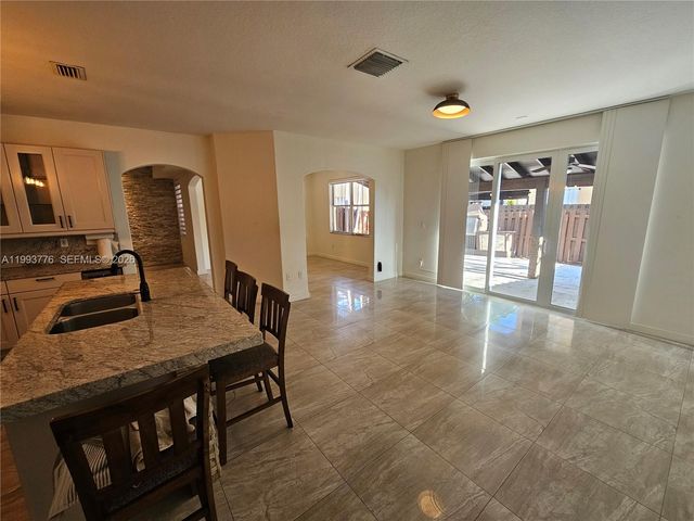 11384 NW 84th Ter, Doral, FL 33178