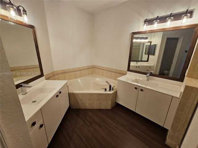 11384 NW 84th Ter, Doral, FL 33178