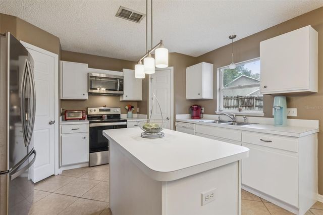 1709 W MARSHALL LAKE DRIVE, Apopka, FL 32703