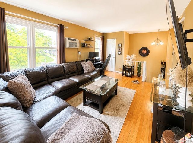 71-03 252nd 199B, Bellerose, NY 11426