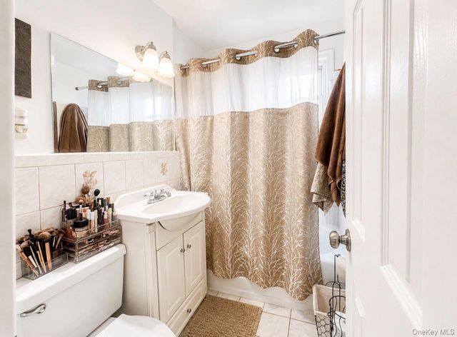 71-03 252nd 199B, Bellerose, NY 11426