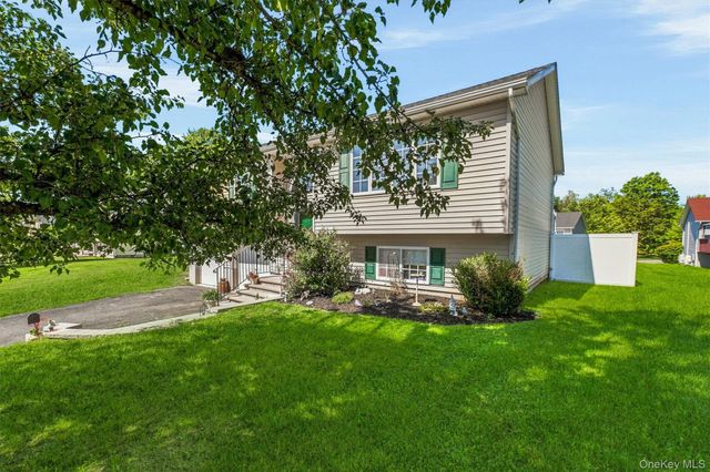 17 Princeton Drive, Walden, NY 12586