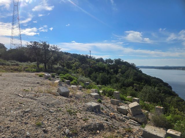 18101 Marshalls Point DR, Lago Vista, TX 78645