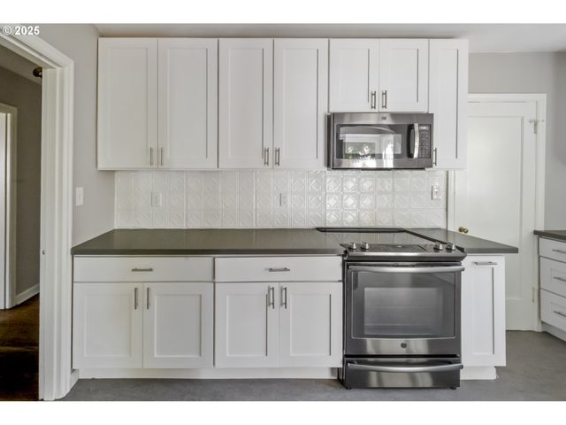 7434 N CHASE Ave N, Portland, OR 97217