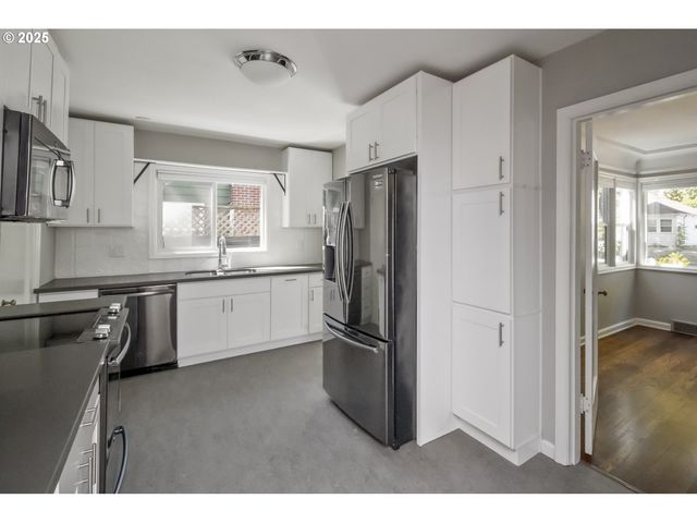 7434 N CHASE Ave N, Portland, OR 97217