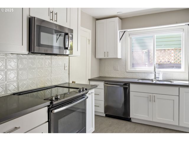 7434 N CHASE Ave N, Portland, OR 97217