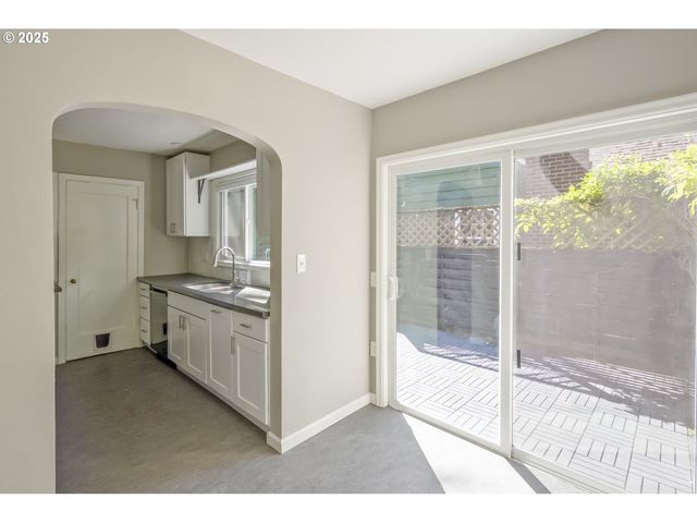 7434 N CHASE Ave N, Portland, OR 97217