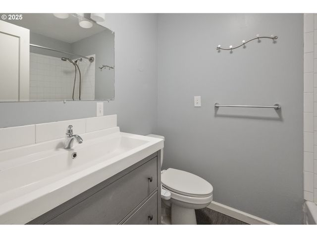 7434 N CHASE Ave N, Portland, OR 97217