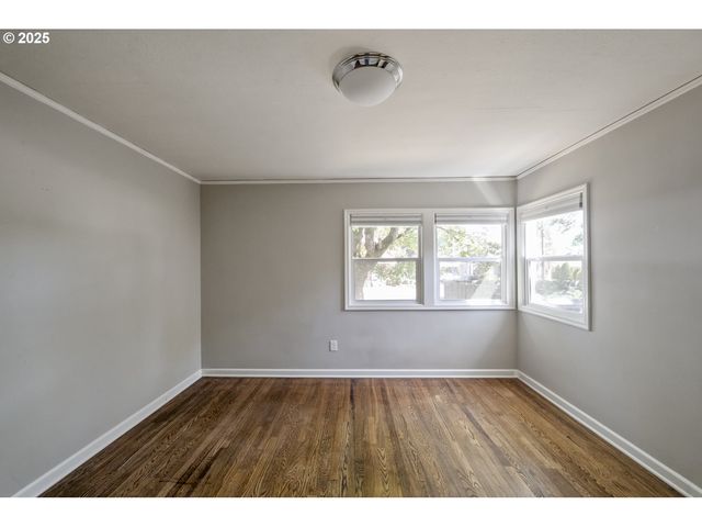 7434 N CHASE Ave N, Portland, OR 97217