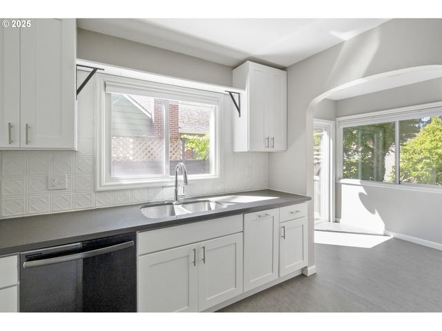 7434 N CHASE Ave N, Portland, OR 97217