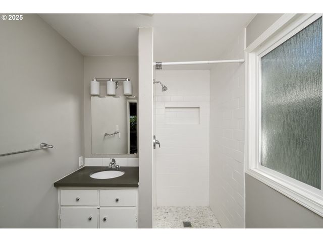 7434 N CHASE Ave N, Portland, OR 97217