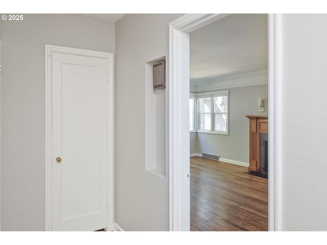 7434 N CHASE Ave N, Portland, OR 97217