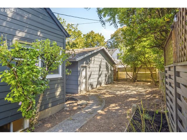 7434 N CHASE Ave N, Portland, OR 97217