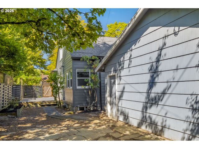 7434 N CHASE Ave N, Portland, OR 97217