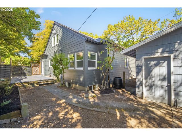 7434 N CHASE Ave N, Portland, OR 97217