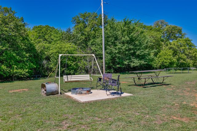 542 County Road 222, Gainesville, TX 76240