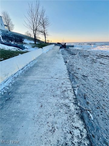 5041 N Warner Drive, Geneva On The Lake, OH 44041