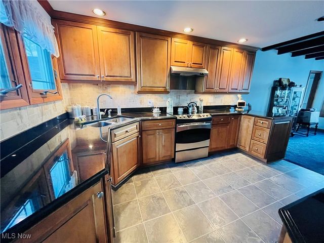 5041 N Warner Drive, Geneva On The Lake, OH 44041