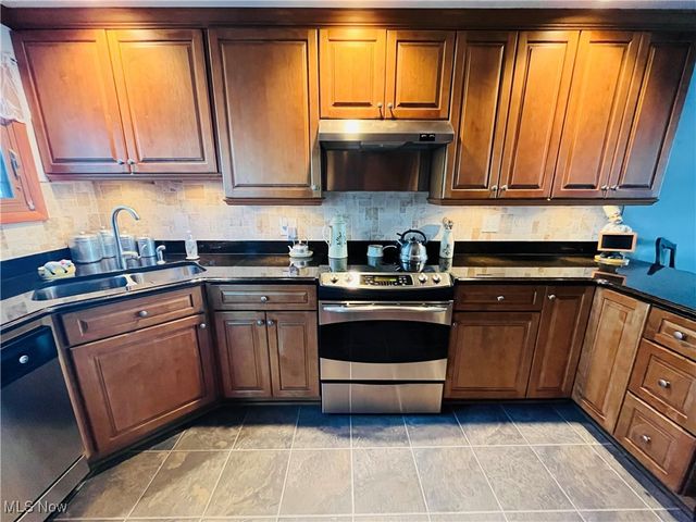 5041 N Warner Drive, Geneva On The Lake, OH 44041