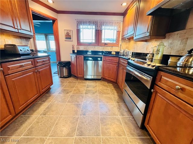 5041 N Warner Drive, Geneva On The Lake, OH 44041