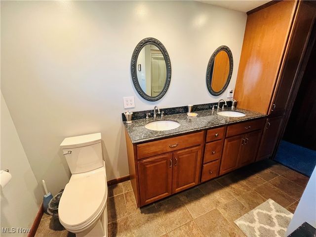 5041 N Warner Drive, Geneva On The Lake, OH 44041