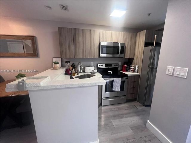 821 SW 2nd St 2, Miami, FL 33130