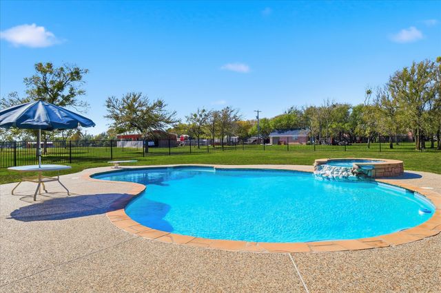 113 Green Oaks Court, Hudson Oaks, TX 76087