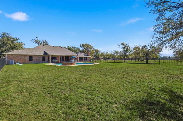 113 Green Oaks Court, Hudson Oaks, TX 76087