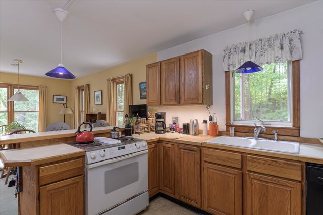 10 Ethan Hill, Brattleboro, VT 05301