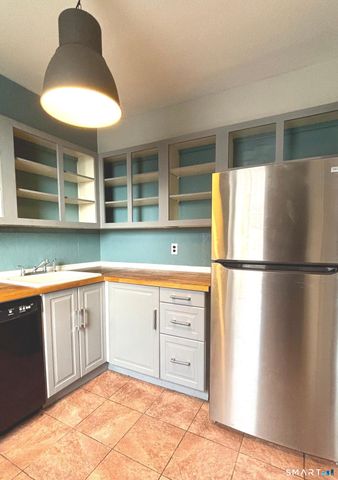 70 Strawberry Hill Avenue APT 4-3A, Stamford, CT 06902