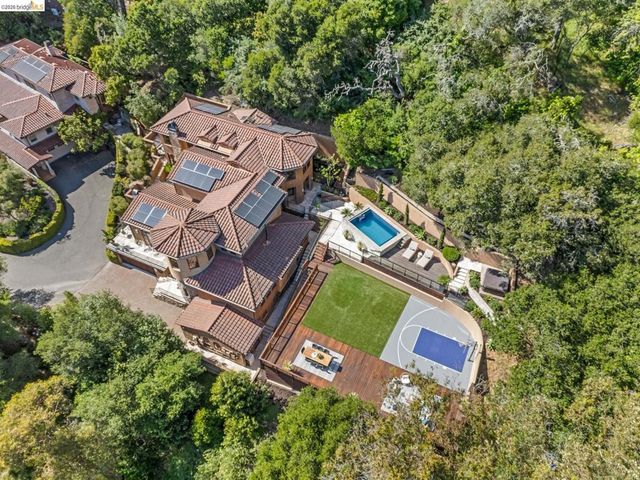 3 Maxwelton Rd., Piedmont, CA 94618