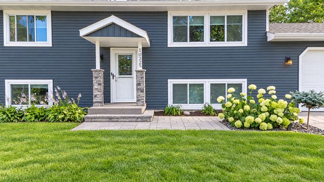 10225 99th Avenue N, Maple Grove, MN 55369