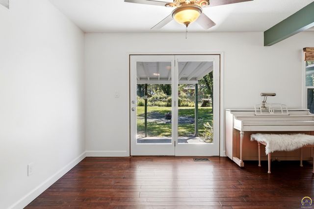 2536 SE Alexander DR, Topeka, KS 66605
