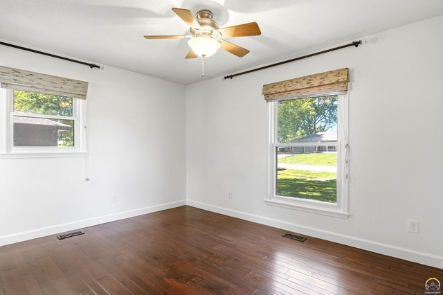 2536 SE Alexander DR, Topeka, KS 66605