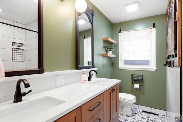 2536 SE Alexander DR, Topeka, KS 66605