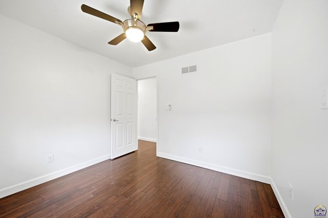 2536 SE Alexander DR, Topeka, KS 66605