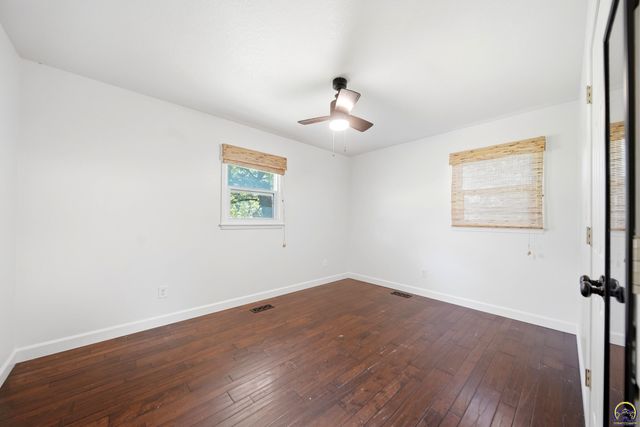 2536 SE Alexander DR, Topeka, KS 66605