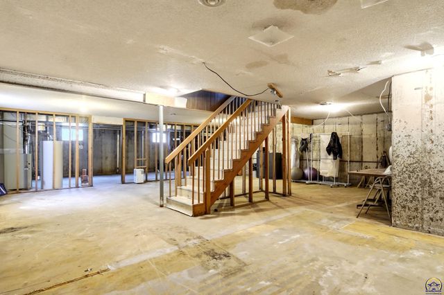 2536 SE Alexander DR, Topeka, KS 66605