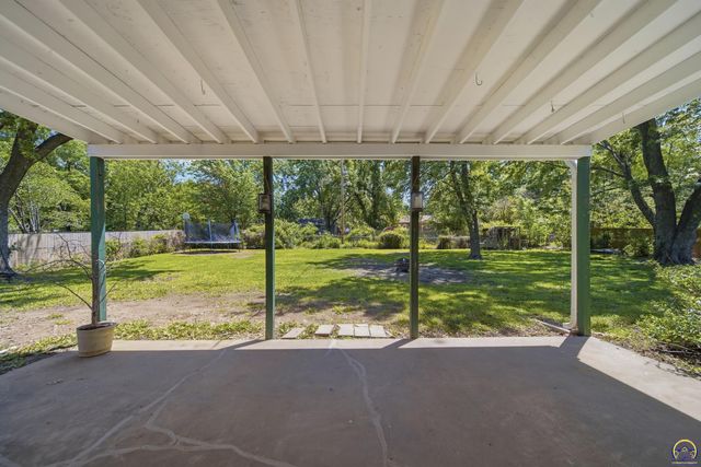 2536 SE Alexander DR, Topeka, KS 66605