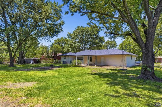 2536 SE Alexander DR, Topeka, KS 66605