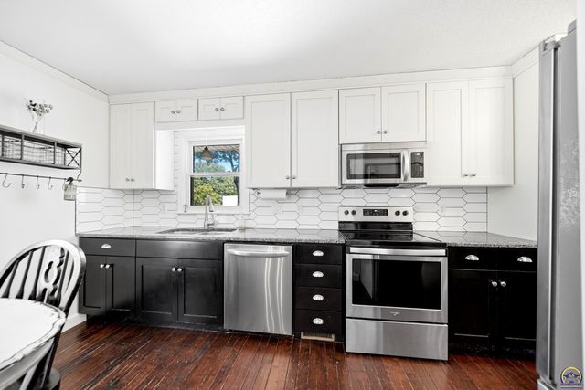 2536 SE Alexander DR, Topeka, KS 66605