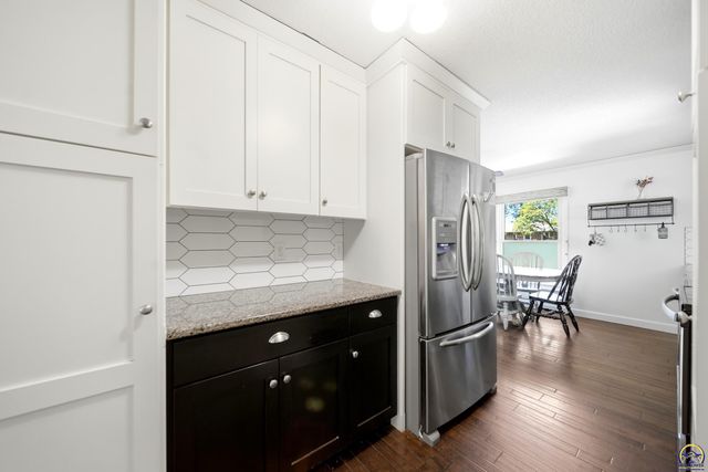 2536 SE Alexander DR, Topeka, KS 66605