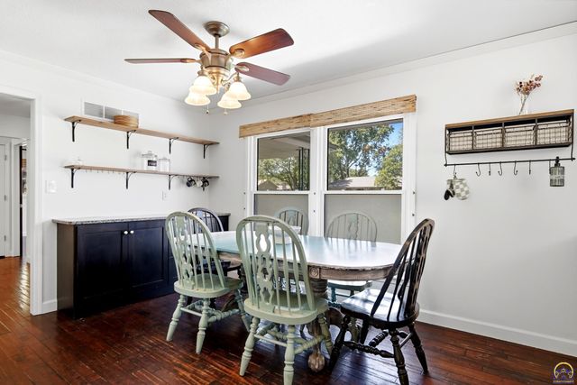 2536 SE Alexander DR, Topeka, KS 66605