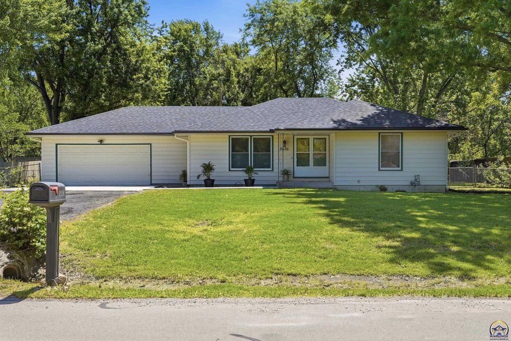 2536 SE Alexander DR, Topeka, KS 66605