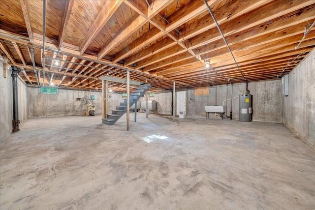 1009 Hardy RD, Vinton, VA 24179