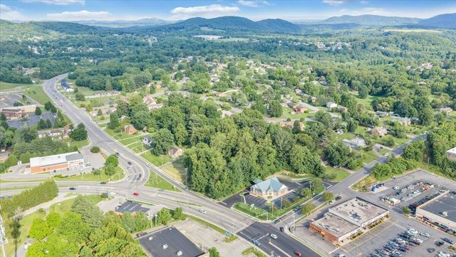 1009 Hardy RD, Vinton, VA 24179