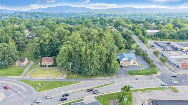 1009 Hardy RD, Vinton, VA 24179
